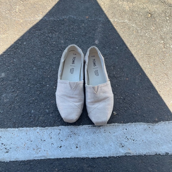 TOMS Women's Cream Slip-On Shoes - Picture 1 of 4